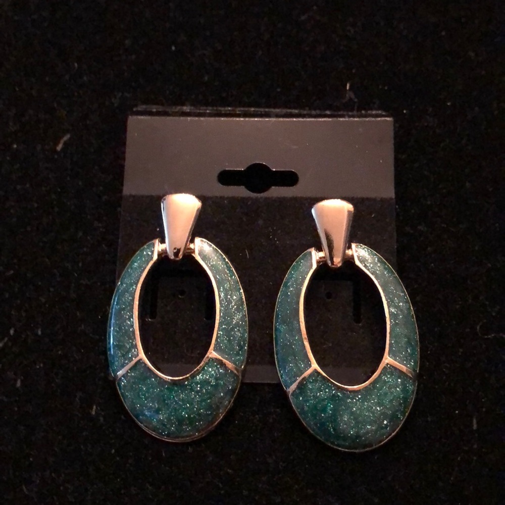 Sparkle ❇️ Green Earrings
